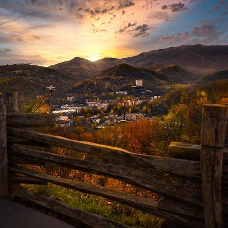 Majestic View Lodge, Amazing Views, Hot Tub, 1089 Free Tickets Each Paid Day, Dollywood And More Gatlinburg Bagian luar foto
