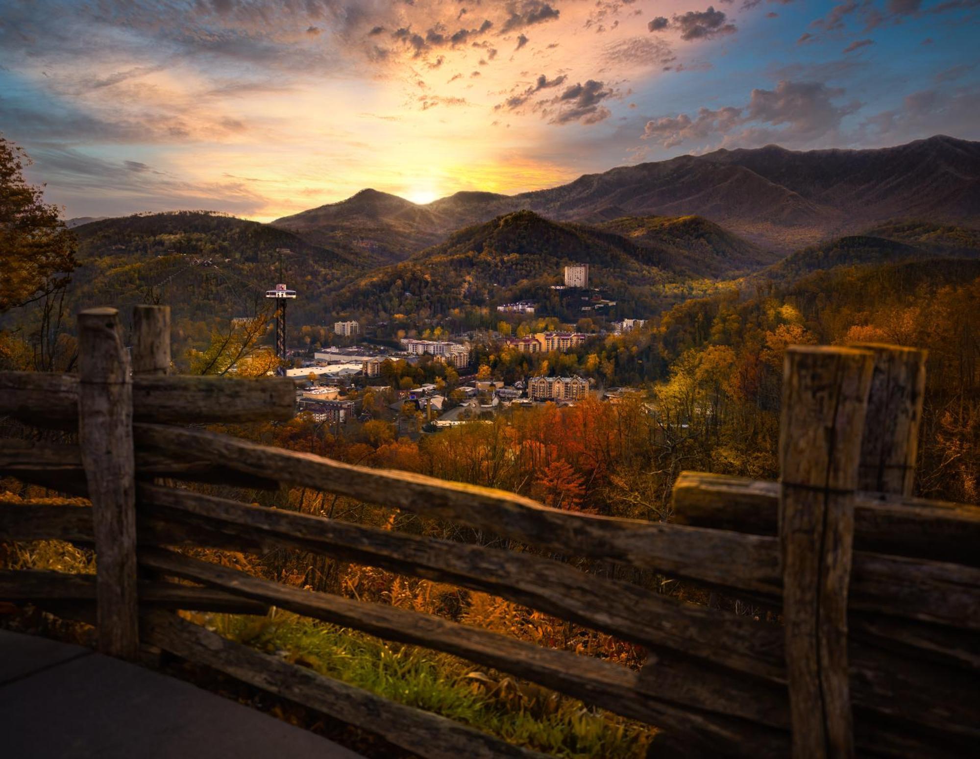 Majestic View Lodge, Amazing Views, Hot Tub, 1089 Free Tickets Each Paid Day, Dollywood And More Gatlinburg Bagian luar foto
