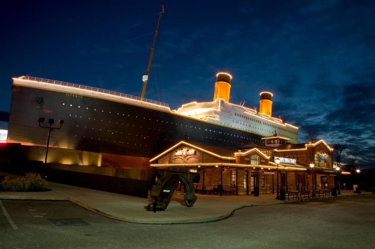 Majestic View Lodge, Amazing Views, Hot Tub, 1089 Free Tickets Each Paid Day, Dollywood And More Gatlinburg Bagian luar foto