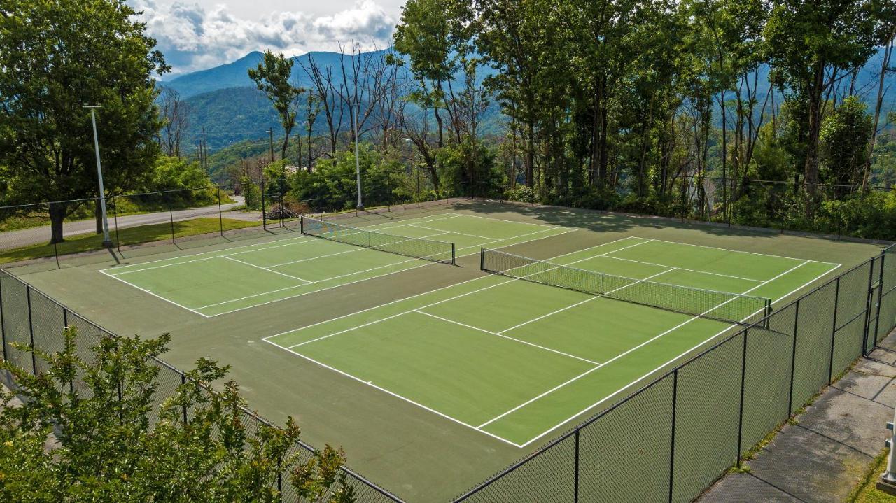 Majestic View Lodge, Amazing Views, Hot Tub, 1089 Free Tickets Each Paid Day, Dollywood And More Gatlinburg Bagian luar foto